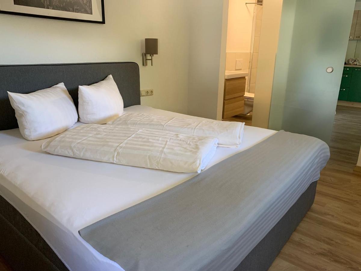 Ladner Apartament *